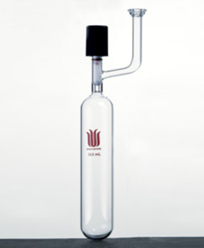 Storage Vessel with High Vacuum Valve