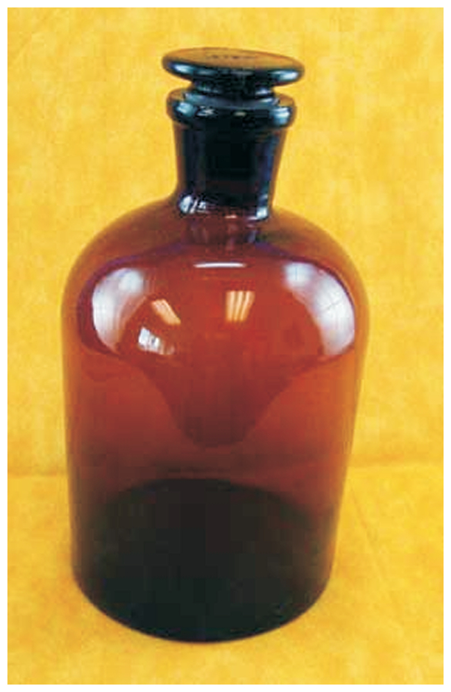Wheaton&trade; Amber Glass Reagent Bottle with Ground Glass Stopper